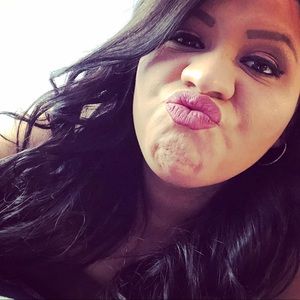 Meet your Posher, Esmeralda